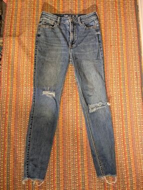 Old Navy Distressed Blue Skinny Jeans - Ripped Knee Detail